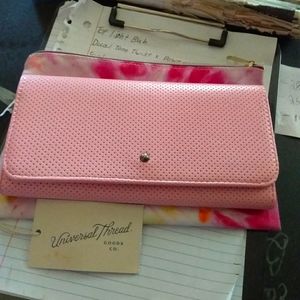 UNIVERSAL THREAD WALLET